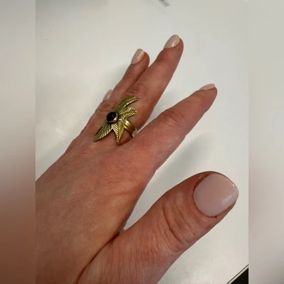 Gold Starfish Ring with Black Stone - Picture 10 of 10